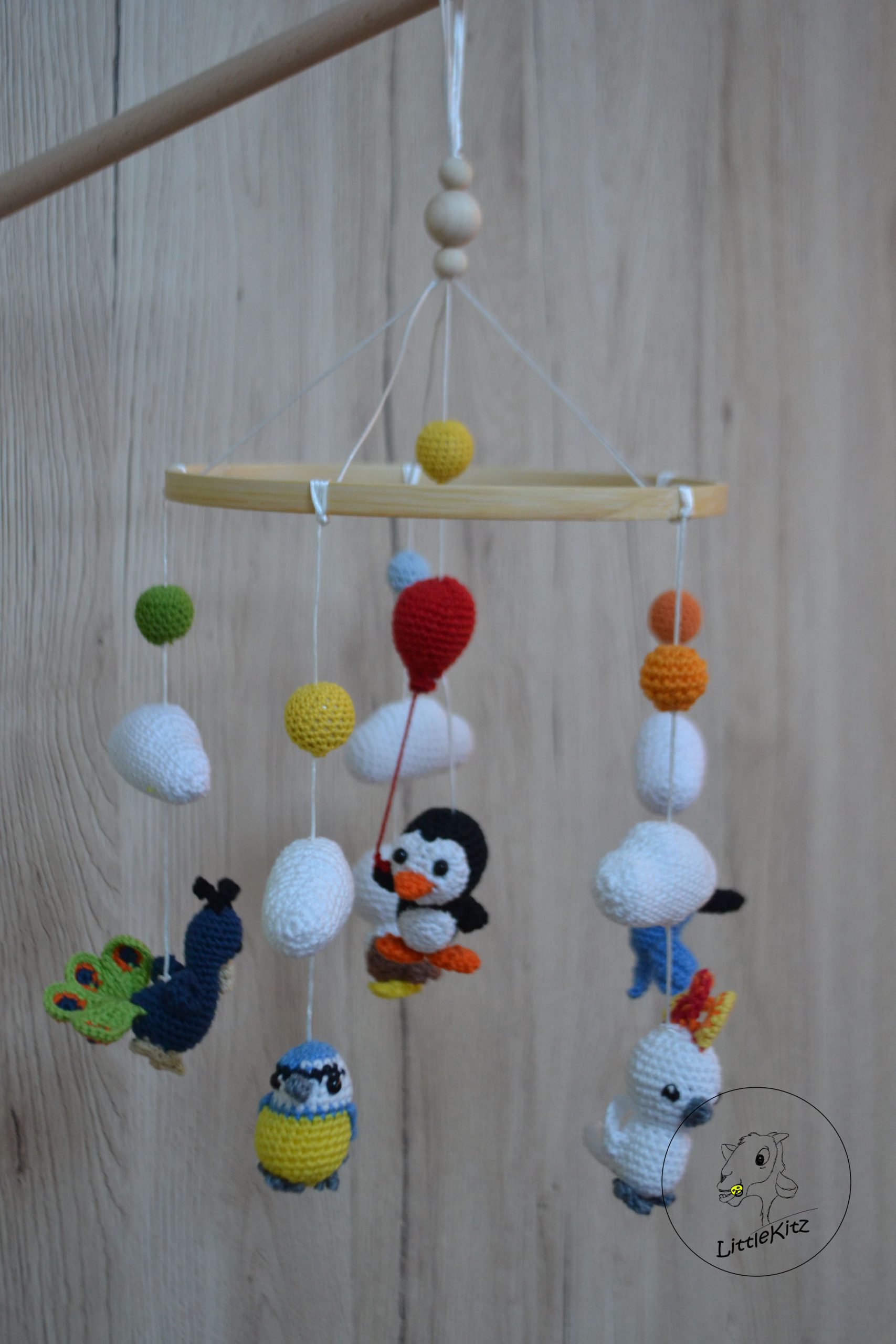 Mobile groß – Pinguin mit Freunden
