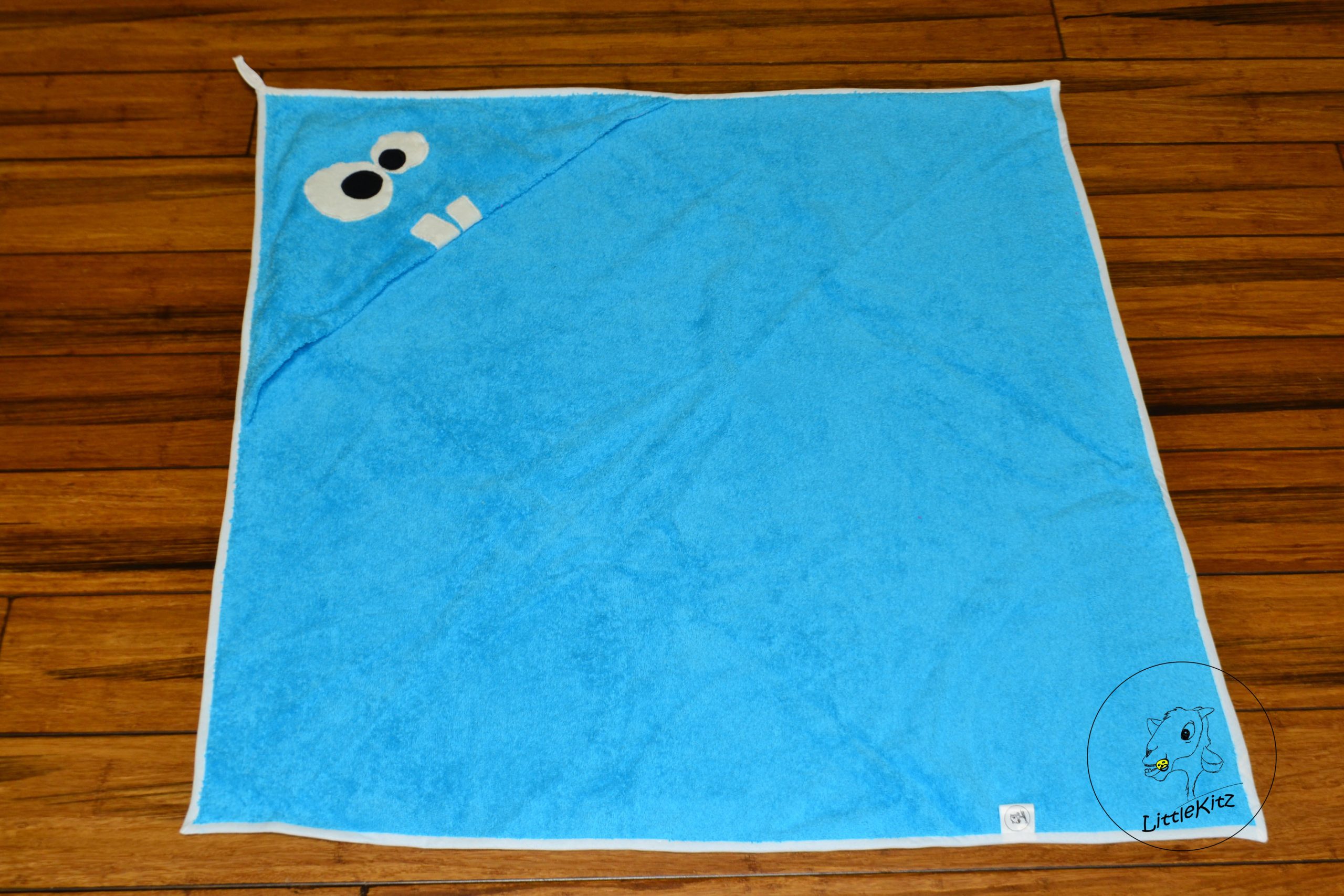 Badetuch Monstergesicht blau